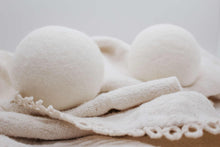 Load image into Gallery viewer, Scented Dryer Balls with refill
